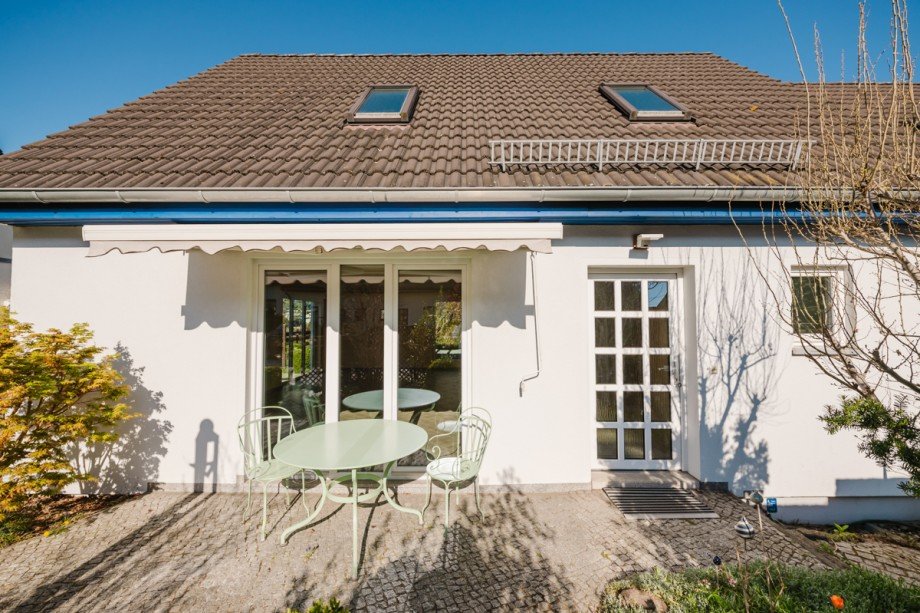 Fr�hst�cksterrasse mit Markise Einfamilienhaus Panketal