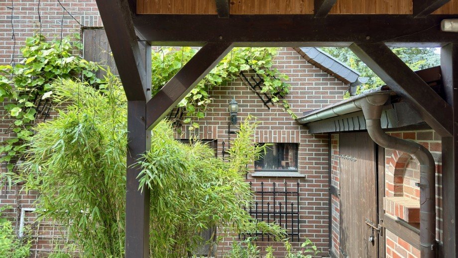 Carport mit Blick zum Nebengelass Einfamilienhaus Bad Freienwalde / Neuenhagen