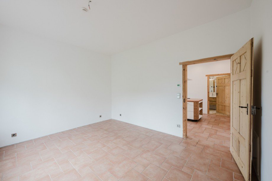 Zimmer 1, Blick zur K�che und Diele Zweifamilienhaus Potsdam