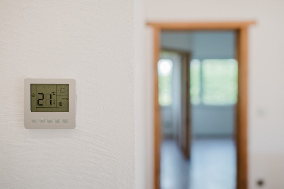 Thermostat, Detail Zweifamilienhaus Potsdam