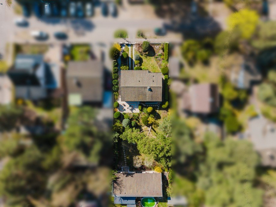 Luftaufnahme Grundst�ck mit Bungalow und G�stehaus Einfamilienhaus Berlin / Mahlsdorf
