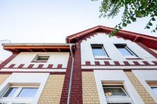 Hauptbild Ein Haus mit Geschichte. Und Platz f�r Ihre.Saniertes Zweifamilienhaus mit gro�em Garten zu kaufen!