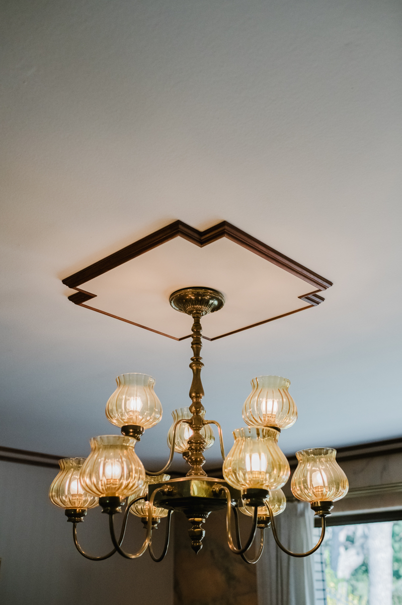 Lampe und Deckenverzierung Einfamilienhaus Berlin / Mahlsdorf