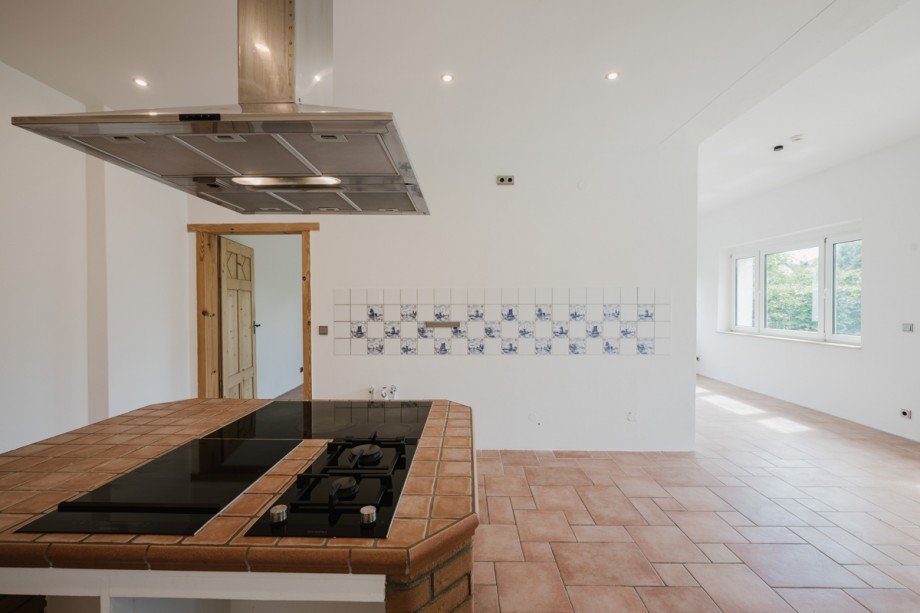 K�che mit Blick zum Esszimmer Zweifamilienhaus Potsdam