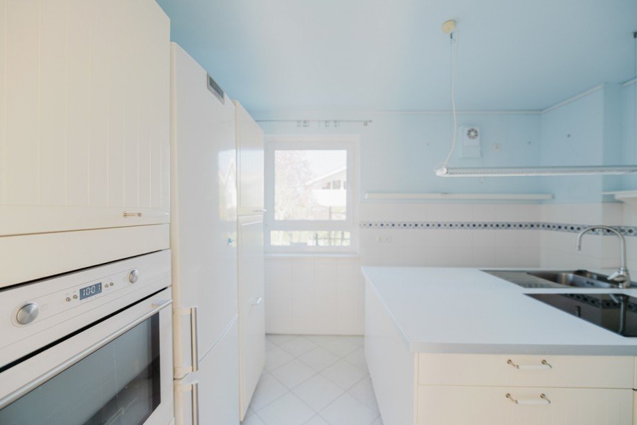 K�che mit Blick in den Garten Einfamilienhaus Panketal