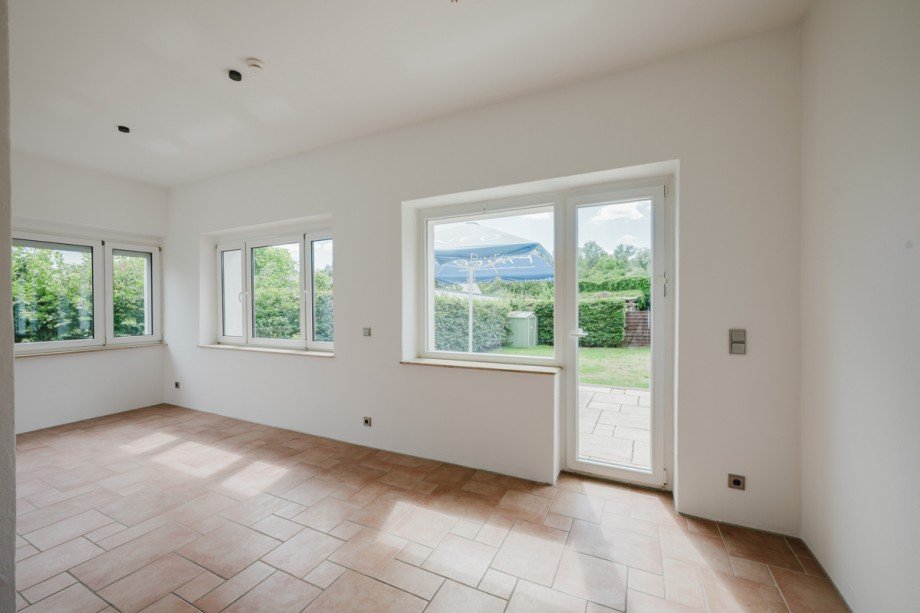 Gartenblick mit Terrassenzugang Zweifamilienhaus Potsdam