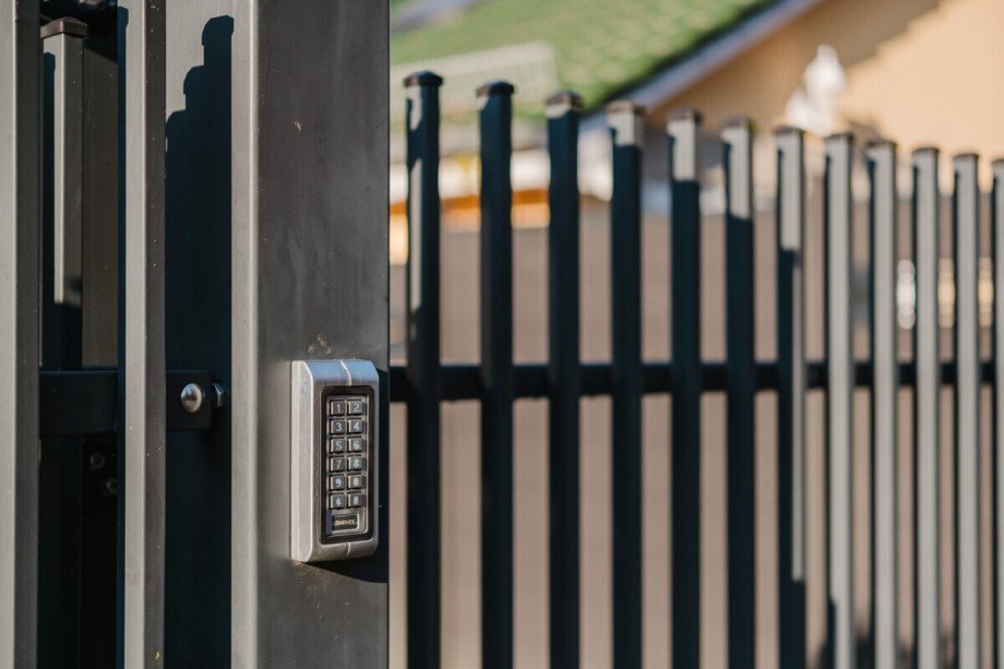 Zaun mit Zahlencode Einfamilienhaus Stahnsdorf