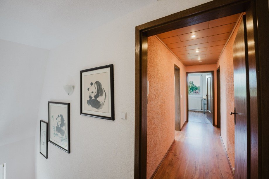 Flur mit Blick ins Dachgeschoss Einfamilienhaus Bernau bei Berlin