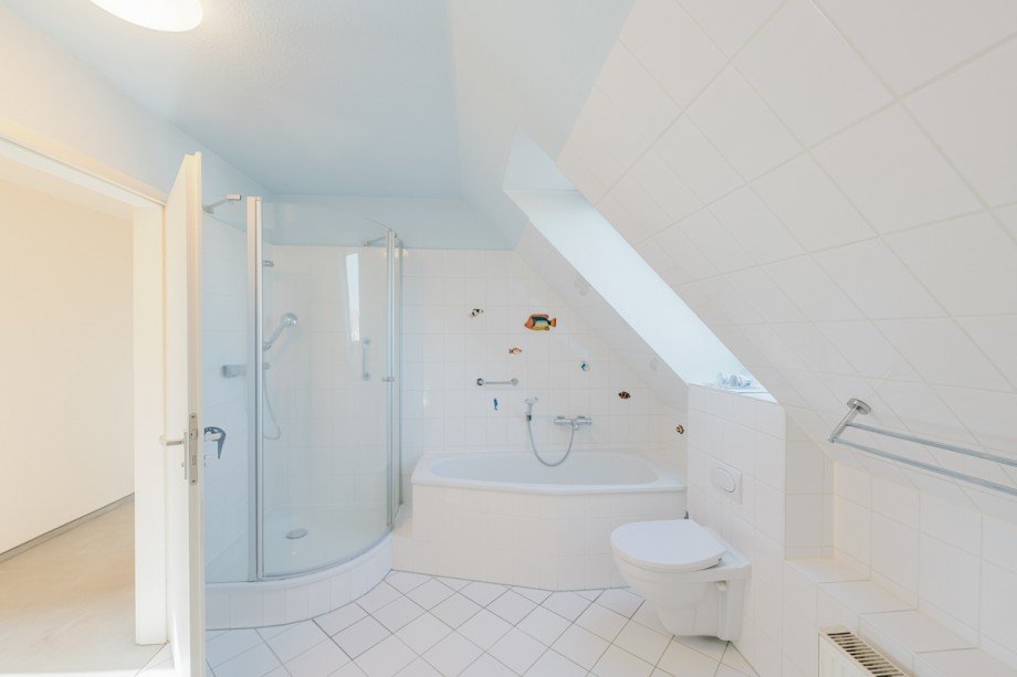 Bad mit Wanne und Dusche Einfamilienhaus Panketal