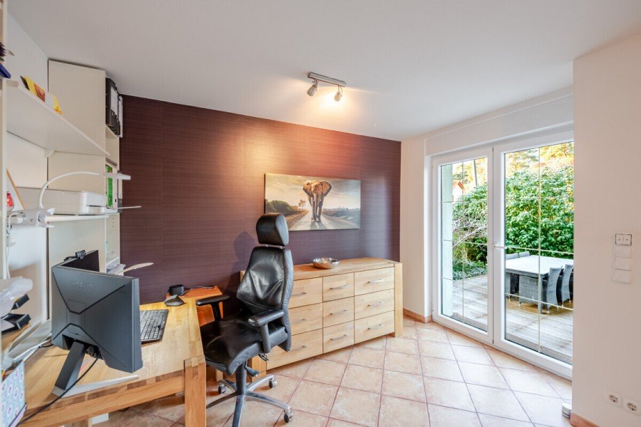 separater Arbeitsbereich und Terrassenzugang Einfamilienhaus Falkensee