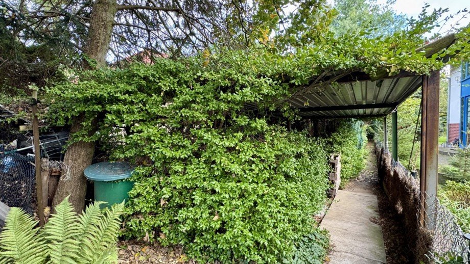 Unterstand auf dem Grundst�ck Einfamilienhaus Falkensee
