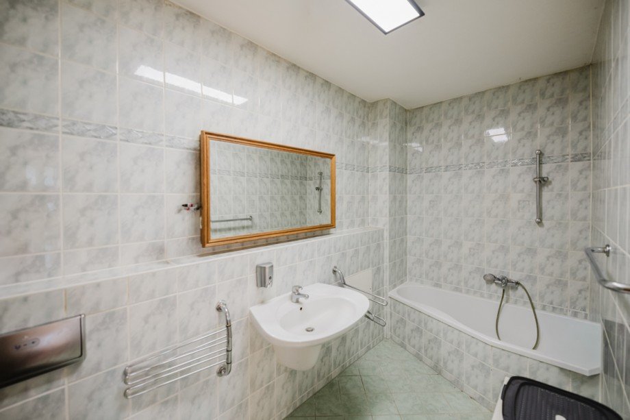 Badezimmer mit Wanne G�stehaus Einfamilienhaus Berlin / Mahlsdorf
