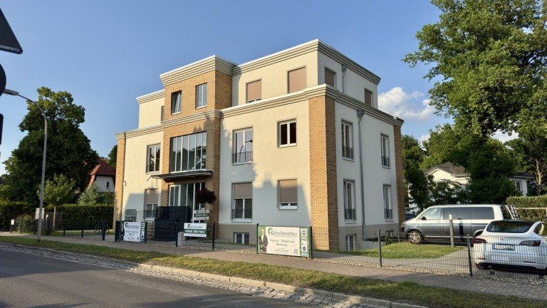 Ansicht seitlich Falkensee B�rohaus Gewerbe/ Praxis in ansprechender Neubau- Villa zu vermieten, barrierefrei & provisionsfrei!
