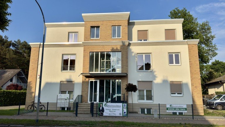 Ansicht Wohn- und Gesch�ftshaus Falkensee B�rohaus Gewerbe/ Praxis in ansprechender Neubau- Villa zu vermieten, barrierefrei & provisionsfrei!