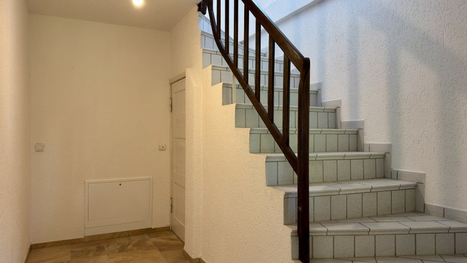 Treppenhaus und Kellerabgang Einfamilienhaus Bad Freienwalde / Neuenhagen