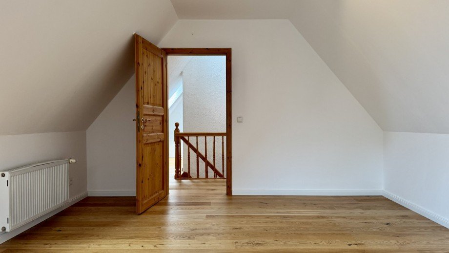 Zimmer im Dach, Blick zum Flur Einfamilienhaus Angerm�nde