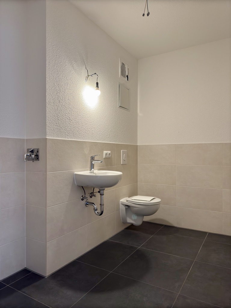 G�ste-Bad mit Waschmaschinenplatz Etagenwohnung Bernau bei Berlin